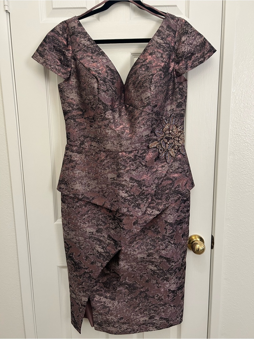 Feriani Couture 20103 Dusty Mauve Floral Jacquard V-Neck Midi Dress | Size 14 - Picture 6 of 11